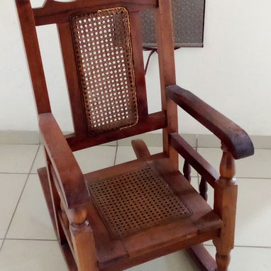 Sillon de Caoba para niño en buen estado - Img 124490596