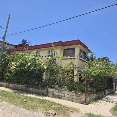Se renta casa independiente lineal de 3 habitaciones 3 baños patio - Img 126411061