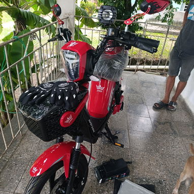 Se vende bicimoto eléctrica JMD CON SUS ACCESORIOS INCLUIDO CASCO GUANTILLAS Y CAPA PARA LA MOTO - Img 124673140