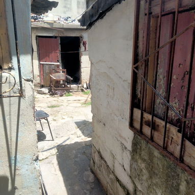 Vendo apartamento de un cuarto barbacoa ,sala ,cosina ,baño,patio.Ubicado en Lawton 10 de octubre - Img 123330294