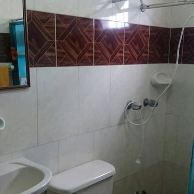 Casa independiente con garaje y negocio. Calle B en Lawton. 3/4, 2 baños. Tel. 52703482 - Img 104444791