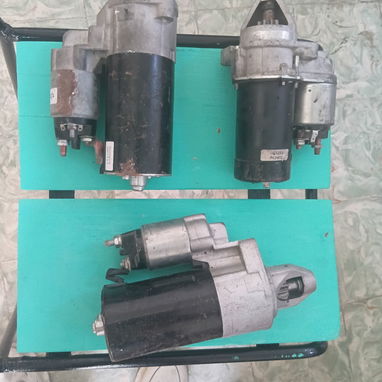 Vendo 3 motores de arranques de Mercedes Venz  2 de petróleo y uno de gasolina - 2/3