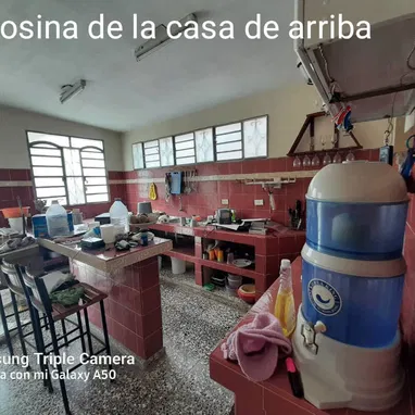 Se vende casa independiente de dos plantas en guanabacoa reparto mañana, ideal para familia grande - Img 123334979