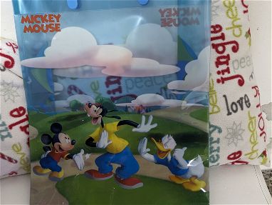 Jabas de silicona Mickey Mouse original de Disney - Img 67838970