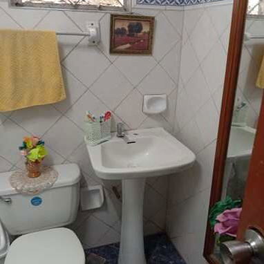 #82- 🏡 *Venta de Casa en ARROYO NARANJO MANTILLA PUERTA CALLE Y ENREJADA* 🫣*CONSTA DE:* GARAJE PORTAL SALA COMEDOR - Img 120067085