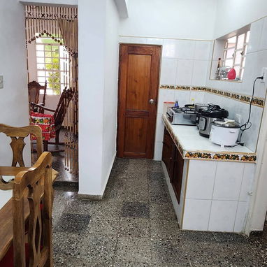 Venta de casa marianao Tres plantas con garaje - Img 123981022