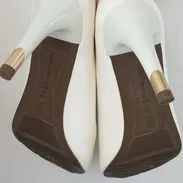 Zapatos puntilla blanco  con tacon dorado - Img 53207166