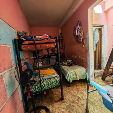 10 de Octubre y Vía Blanca:Apto de 2/4 en 3erPiso,Ventanales a la Calle,Azotea Propia,y Una Casita De Madera Independien - 2/9