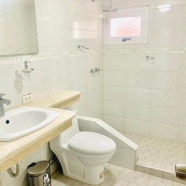 Se renta lujosa vivienda con 6 habitaciones y sus baños privados Ral0062 - Img 122465594