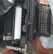 Vendo 2 maquinas de escribir y un tocadiscos - Img 45871301
