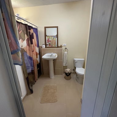 Venta de  casa independiente en la entrada de Santiago de Las Vegas, Avenida principal, Boyeros - 8/10
