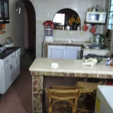 Se vende casa independiente en Marianao( agua 24hrs, gas, garaje, placa libre) - Img 121126693