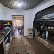 VENDO CASA 🏠 EN GUANABACOA POR LA BODEGA DE LOS CRISTALES CON COSAS DENTRO NO DUDE EN LLAMAR Y PREGUNTAR - Img 57584197