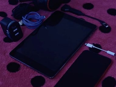 Vendo Iphone Xr + Ipad mini 1 + Audífonos de Orejeras - Img main-image-45694000