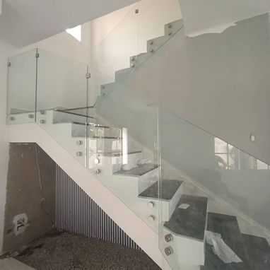 🤩 💯 🔝 🔨 🪛 RECIENTE INSTALACIÓN 🪛 🔨 🔝 💯 🤩 Barandal para escalera, de cristal 10mm, sujetado con herrajes - Img 121582047