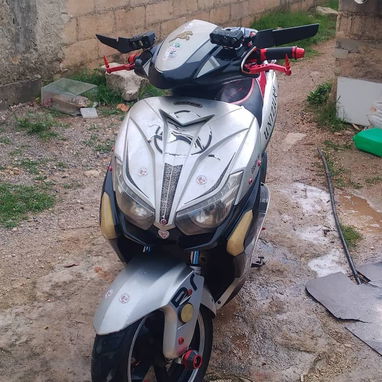Venta de moto eléctrica sin batería, todo en perfecto estado - Img 124040303