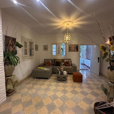 Espectacular Casa Independiente de estilo Capitalista.   Reparto Sevillano ( 10 de octubre ) - 2/10