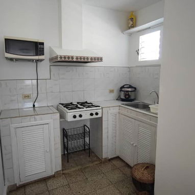 Alquiler por tiempo indefinido en La Habana. Apartamento en Nuevo Vedado con wifi y respaldo energético – 1 hab, terraza - Img 119583491