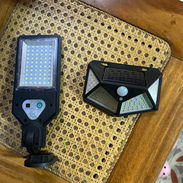 Reflectores LED para exterior, con sensor de movimiento y panel solar - Img 55059496