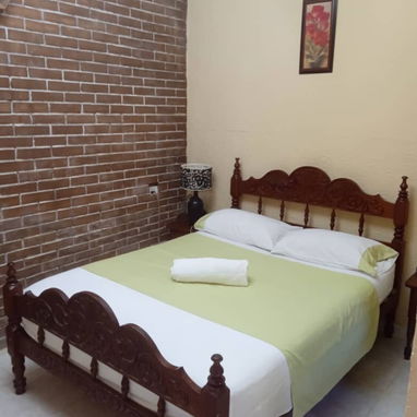 SE VENDE CASA AL ESTILO COLONIAL EN EL MISMO CENTRO DE TRINIDAD.UBICACION PRIVILEGIADA - 8/10