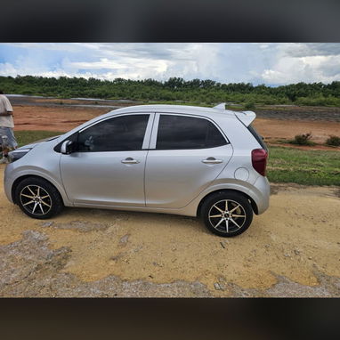 Vendo o negocio kia picanto del 2017 pintura de fábrica muy bueno el carro - Img 102403232