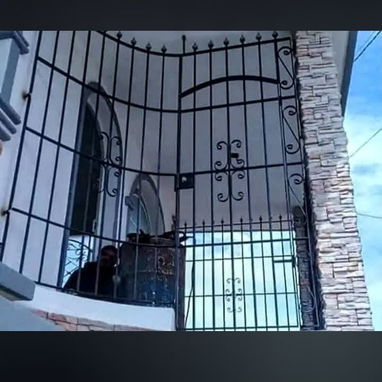 Se realiza trabajo de rejas para su seguridad - 5/10