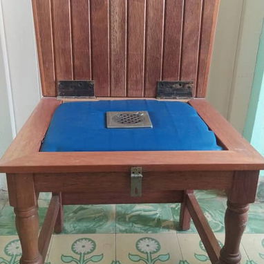 CURIOSIDAD: SILLA QUE SE CONVIERTE EN MESA Y VICEVERSA. EXCELENTE MADERA. 35 USD. - 2/2