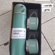 Termos para frio y caliente con vasitos en gris y verde - Img 55771855