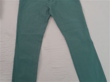 Pantalón de hombre color verde y tela elastizada,totalmente nuevo, talla 36. - Img 67362081