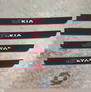 50 USD: EMBELLECEDORES DE PASILLOS ORIGINALES DE KIA - Img 48935683