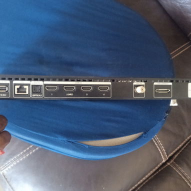 Cajita de Samsung Smart TV nueva en venta junto con su cable - 2/3