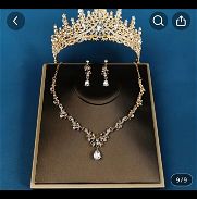 Tiara nupcial,pendientes y collar dorado más buquett - Img 45729381