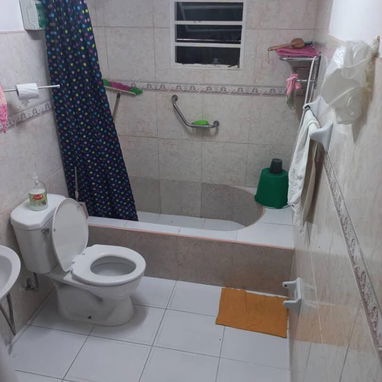 *¡OPORTUNIDAD EN MARIANAO! Casa amplia* - 5/10