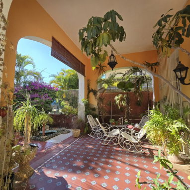 Vedado 150 mil usd casa independiente 4 ctos garaje jardín - Img 119858919