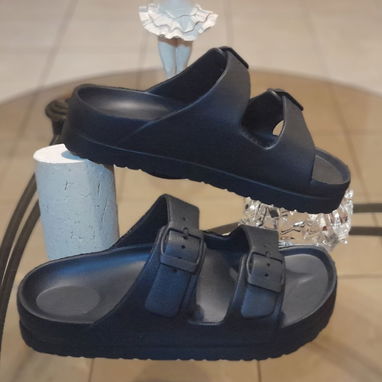 Vasos , dulceras , ropa , zapatos,  sandalias practicas,  bucaro , vanity de niña , pañales de adultos - 9/10