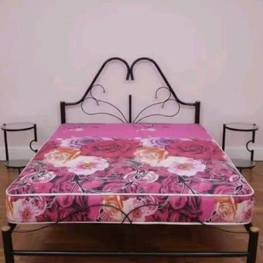 Si interesa cama Tapizada Mesitas y colchones importados - Img 125178173