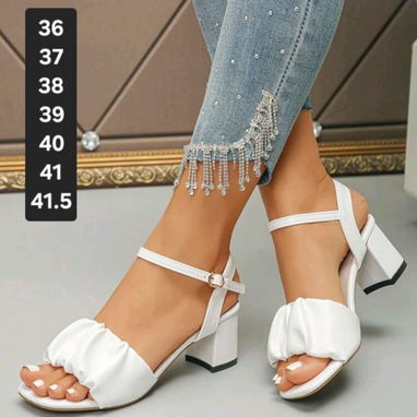Zapatos blancos y sandalias blancas - Img 112490747