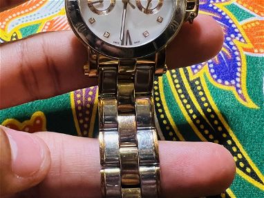 Se vende este Reloj Original Guess, oro Rosa , cristal de zafiro y diamantes - Img 67555853
