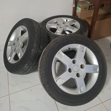 Se venden 4 llantas rin 15 - 2/2