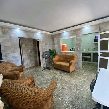 🏠 Alquiler de Casa En Guanabo.💡 Tiene Paneles Solares. 👥Capacidad para 12 personas.📱 Reserva: +5355149761 - 2/10