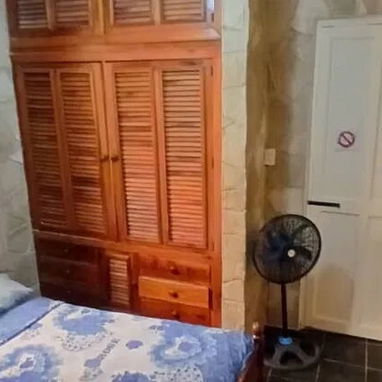 IG Casa con piscina y respaldo energético en Guanabo para parejas o grupos de hasta 9 personas. GUA-001 - 6/8