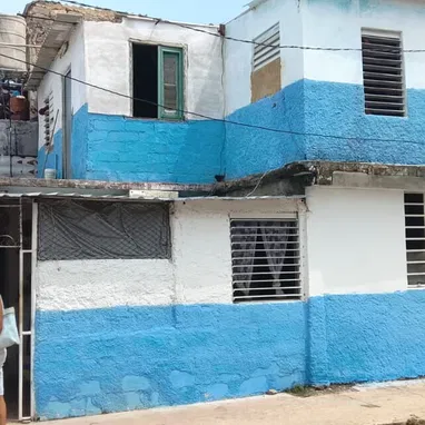 Casa de 2 plantas de 3 cuartos y un pequeño garaje cerca de la ceguera - Img 124809506