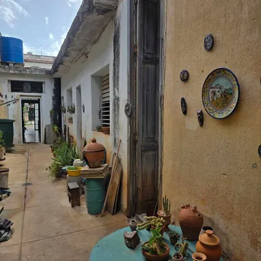 VEDADO, PROPIETARIOS DE ANTES DEL TRIUNFO DE LA REVOLUCIÓN, CASA DE 1910 CON 383M2 - Img 125826456