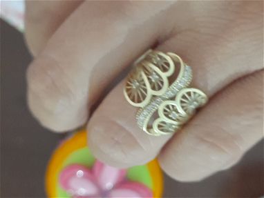 Se vende anillo original 10 k de Panamá y argollas de oro - Img 66715309
