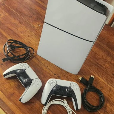 Play Station 5 Slim - 2/3