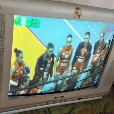 Vendo televisor Daewoo de 28 pulgadas con su cajita HD KONKA - Img 123983825