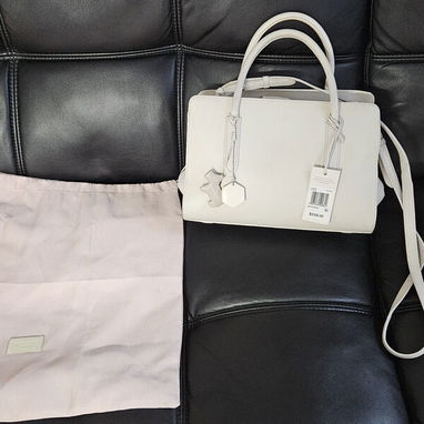 Vendo cartera original de cuero, marca Radley, color blanco - Img 120043810