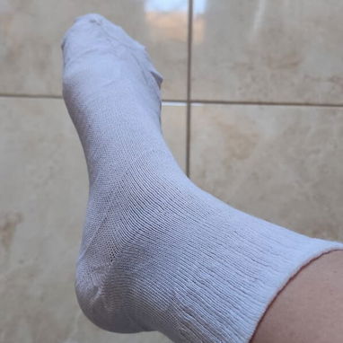 Medias gris blanca y negras - Img 119030390