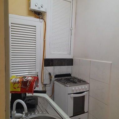 300 USD .RENTO LINEAL APARTAMENTO EN EL VEDADO DE UNA HABITACION HAY GARAGE 52501177 - Img 124088569