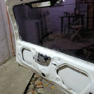 Se vende puerta de maletero de Fiat Punto - 3/4